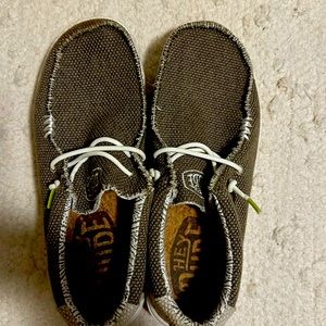 Hey Dude shoes. Womens size 9 men’s 7 EU 40. In great condition!